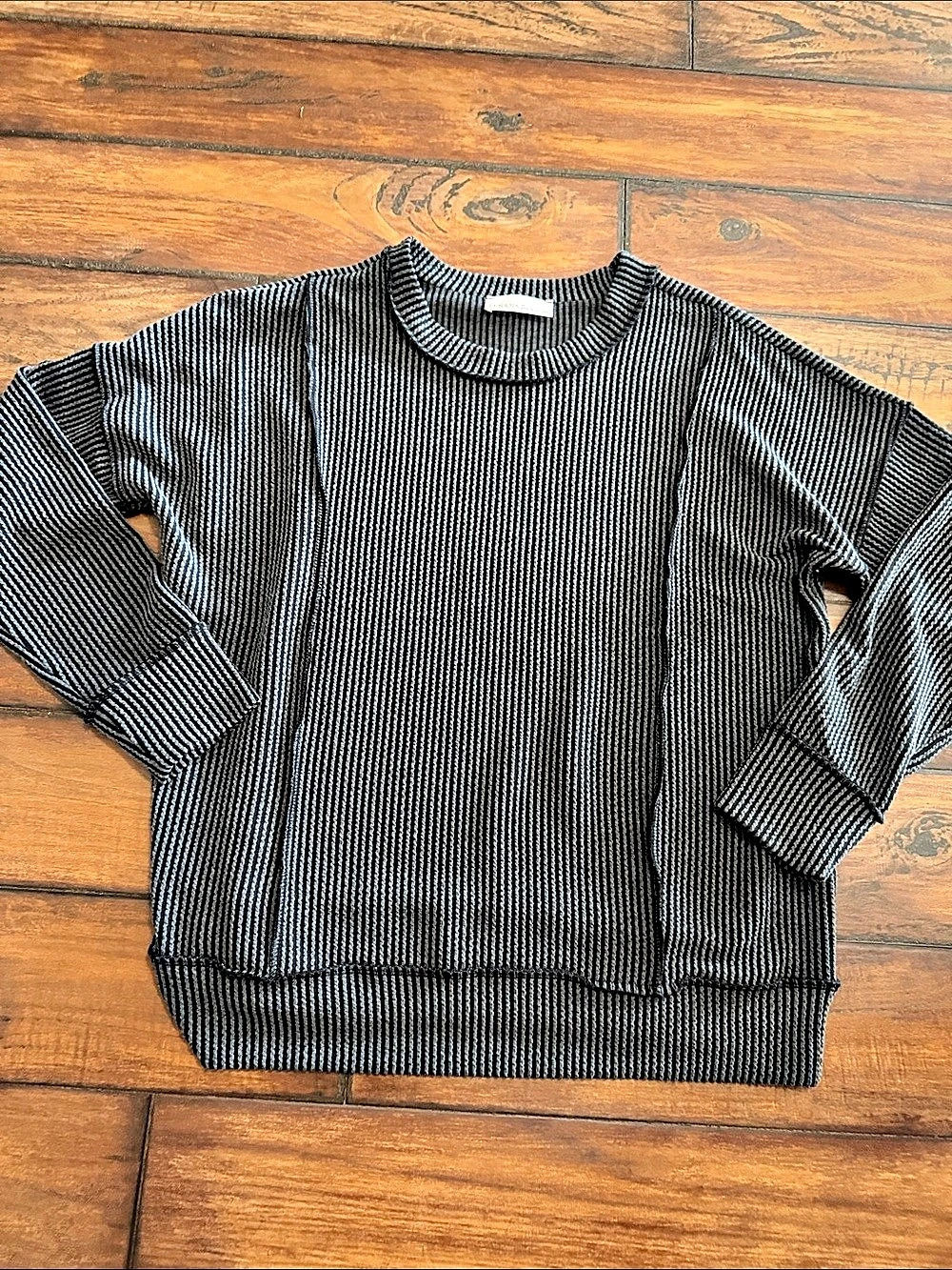 Zenana NWOT Soft Ribbed
Crewneck Long Sleeve Top in Black /Gray